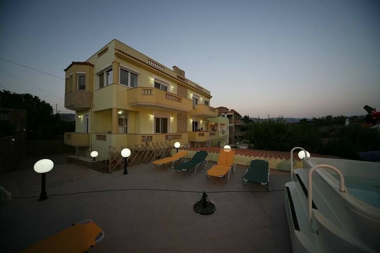 Apartamentos Garden Studio With Jacuzzi & Bbq / 100m To The Beach