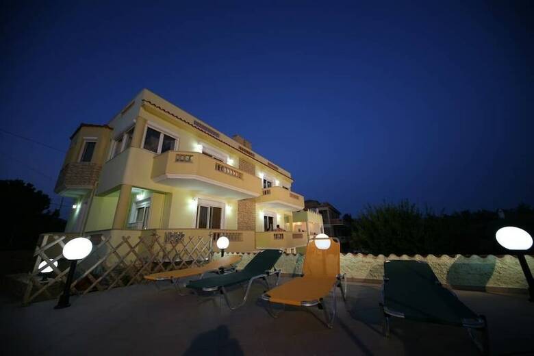 Apartamentos Garden Studio With Jacuzzi & Bbq / 100m To The Beach