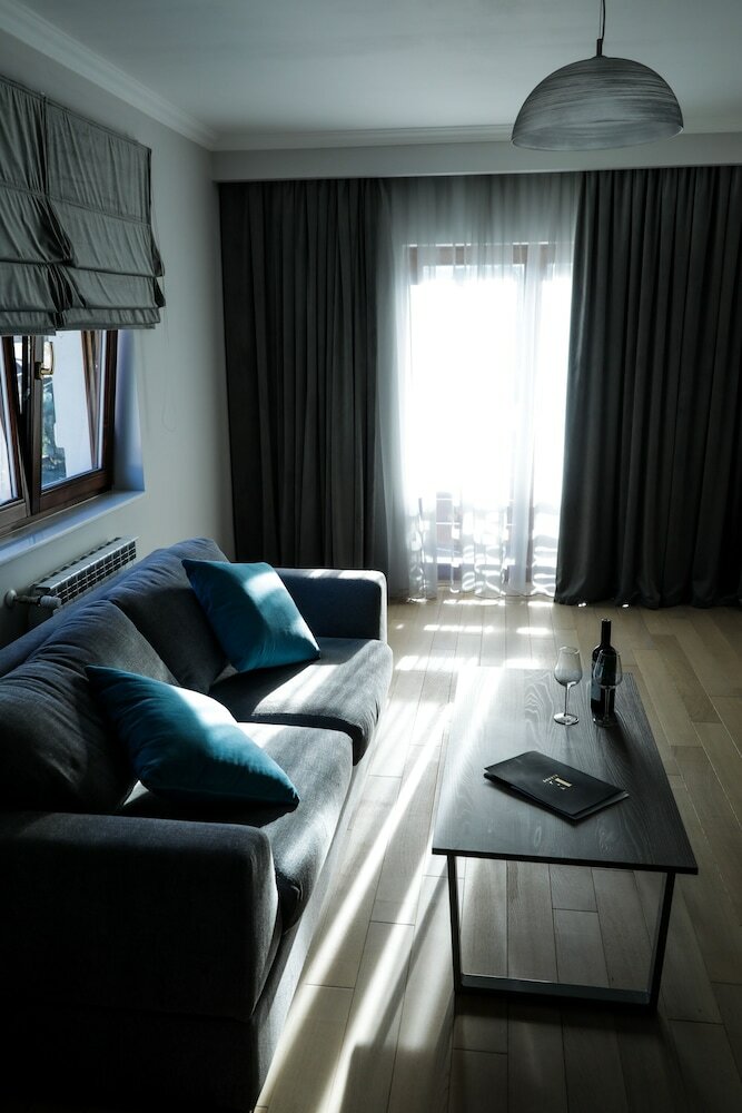 Elexus Apartments