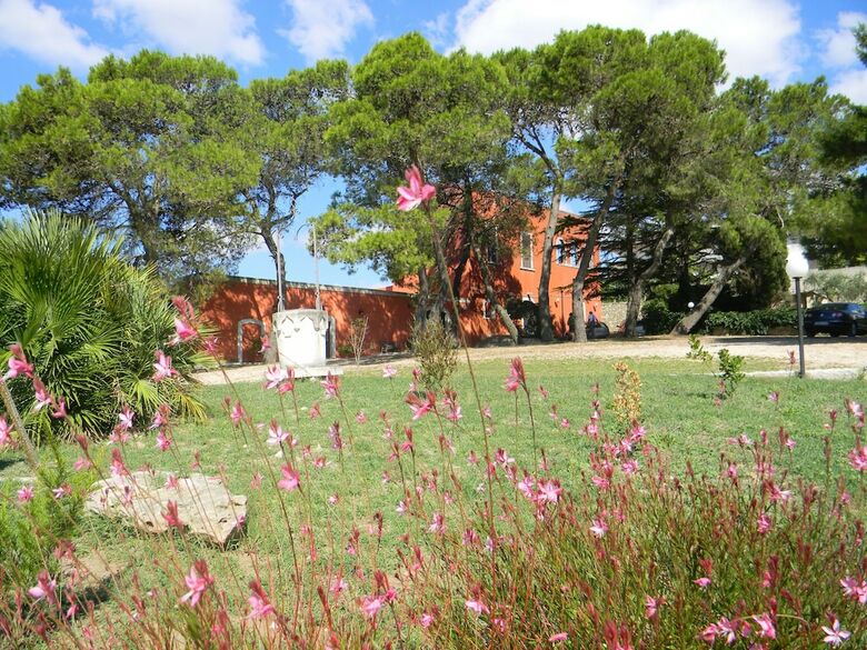 Dimora Del Falconiere B&B