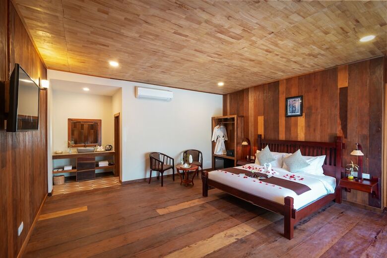 Hotel Family Wooden Boutique
