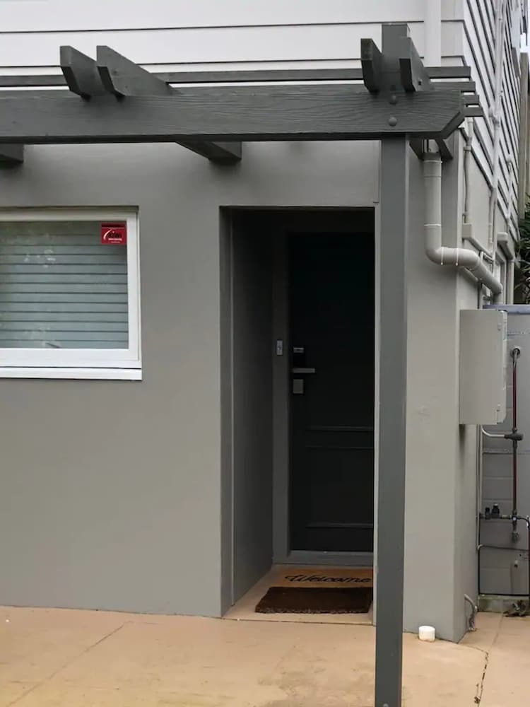 Modern Apartment In Meadowbank
