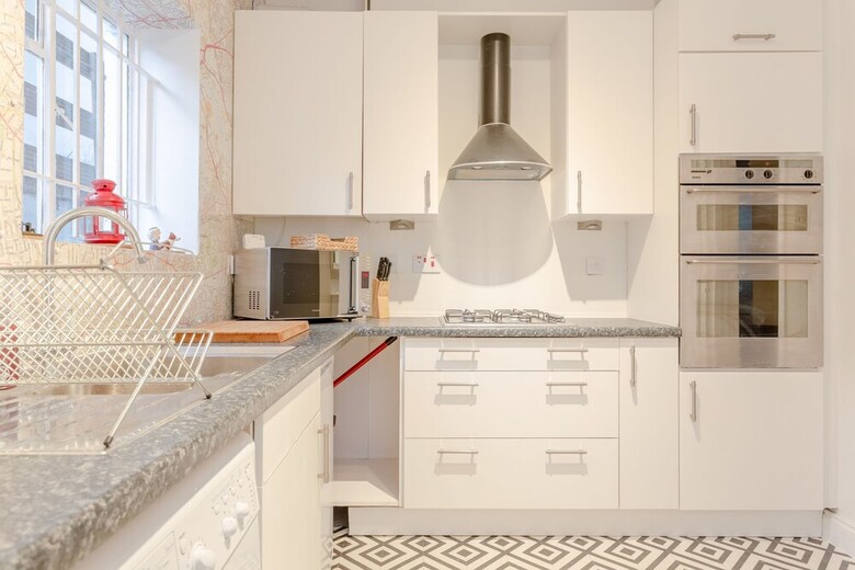 Elegant 2 Bedroom British Themed Apartment