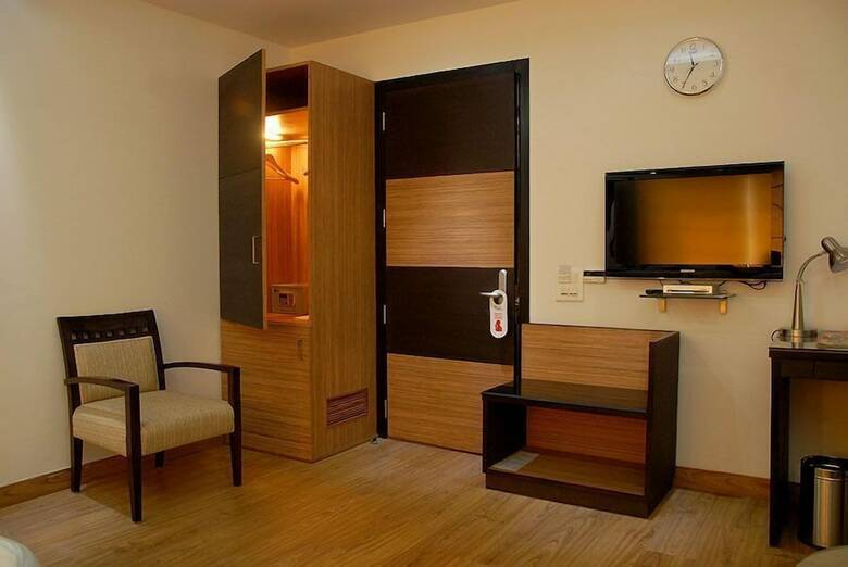 Iris Park Hotel