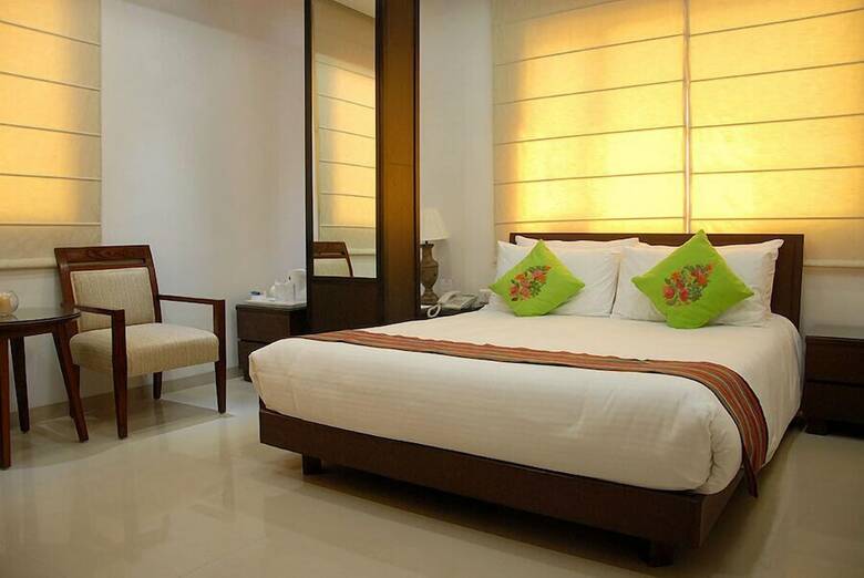 Iris Park Hotel