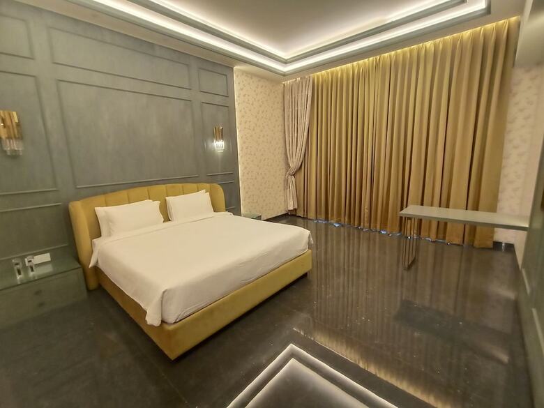 Hotel Seven Eleven Club