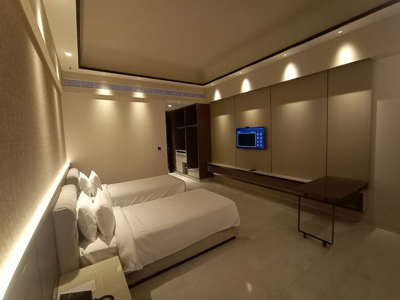 Hotel Seven Eleven Club