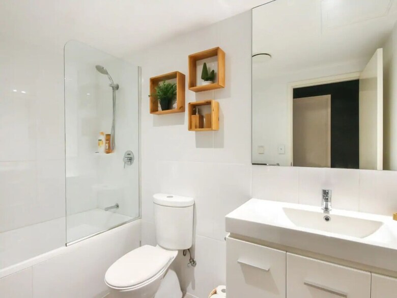 Spacious 2 Bedroom Apartment In Ascot With Large Private Garden