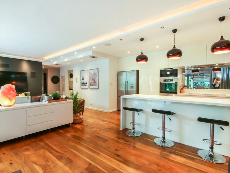 Spacious 2 Bedroom Apartment In Ascot With Large Private Garden