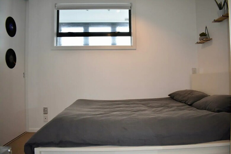 Spacious 1 Bedroom Apartment With City Views