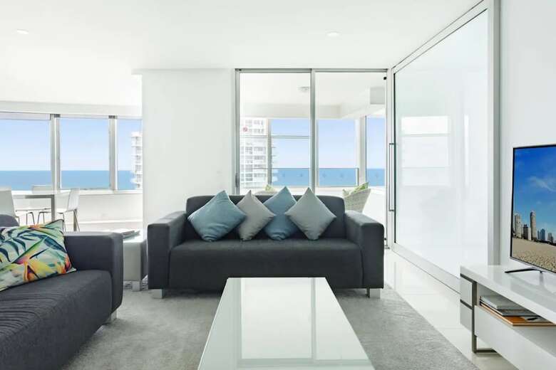 3 Bedroom Apartment With Breathtaking Views In Iconic Q1