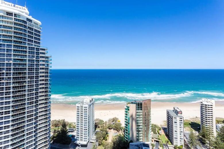 3 Bedroom Apartment With Breathtaking Views In Iconic Q1