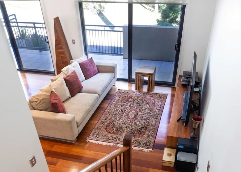 Luxurious 3 Bedroom Home In Indooroopilly Close To Cbd