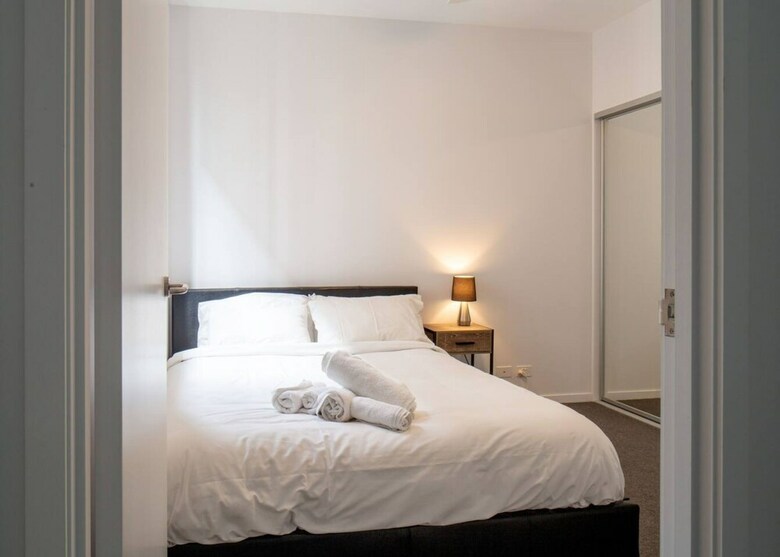 Modern 2 Bedroom Dutton Park Apartment With Balcony