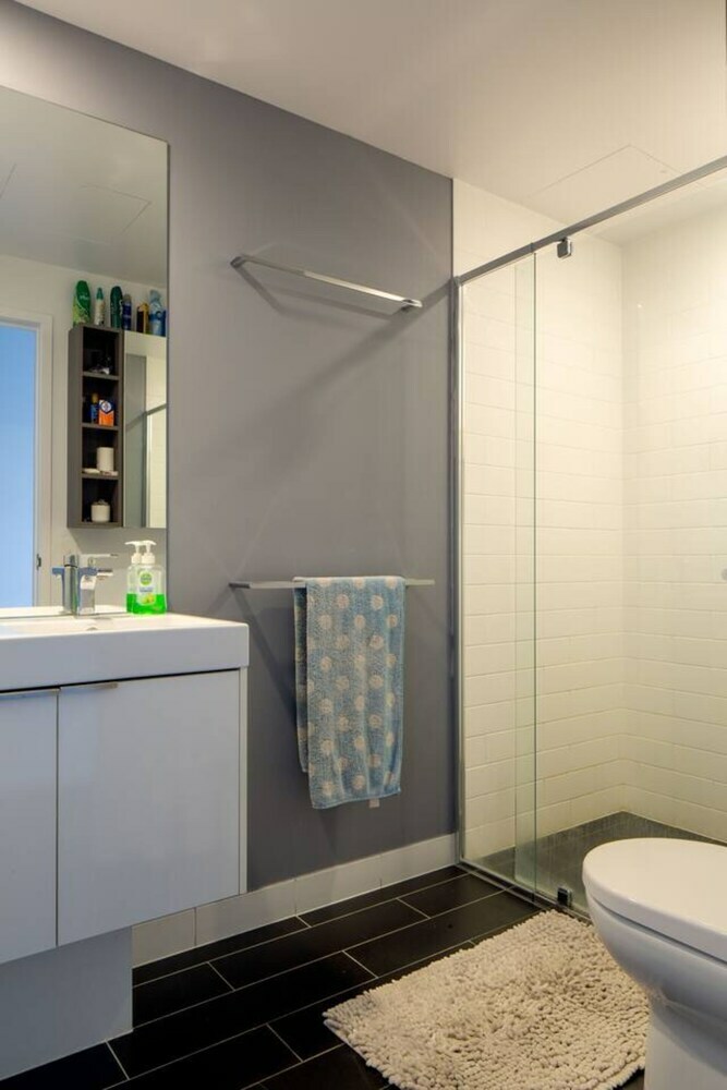Modern 2 Bedroom Dutton Park Apartment With Balcony