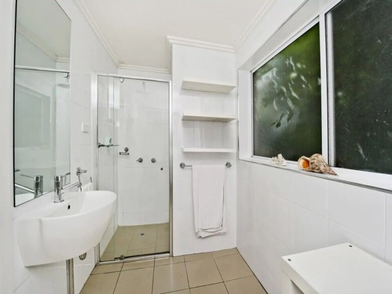 Sleek Contemporary Bondi Beachside Apartment