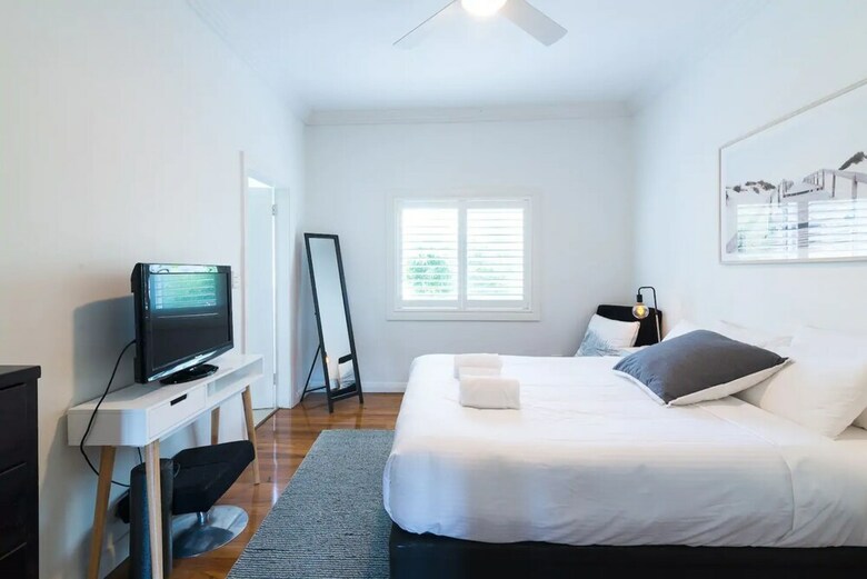 Sleek Contemporary Bondi Beachside Apartment