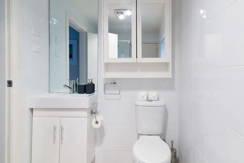 Sleek Contemporary Bondi Beachside Apartment