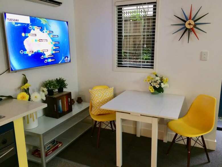Comfortable Studio Apartment In Leafy New Farm