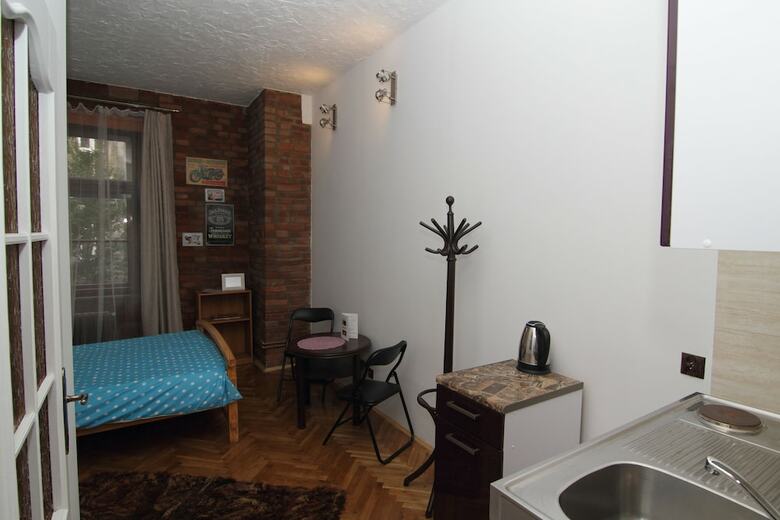 Hostal Flower Rooms & Apartments
