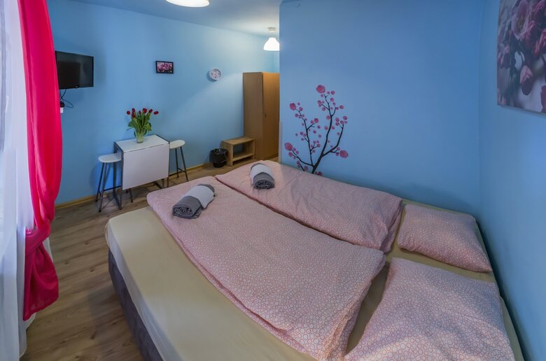 Hostal Flower Rooms & Apartments