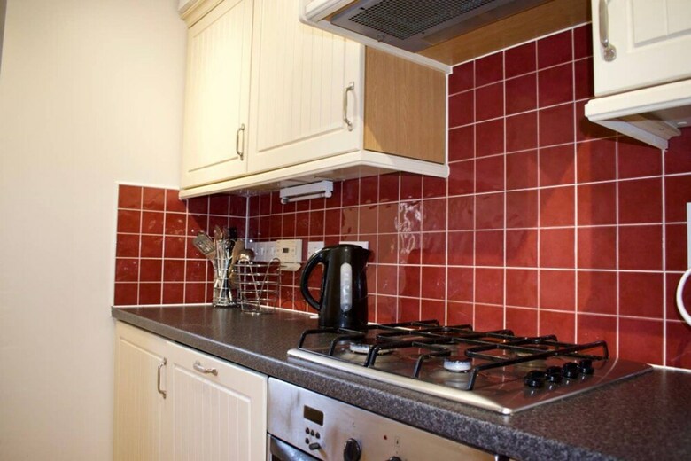 Bright And Spacious Apartment Near City Centre