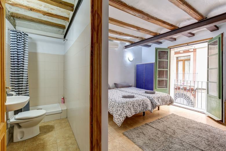 Apartamentos 9 Pax Las Ramblas, Montserrat (Barcelona)
