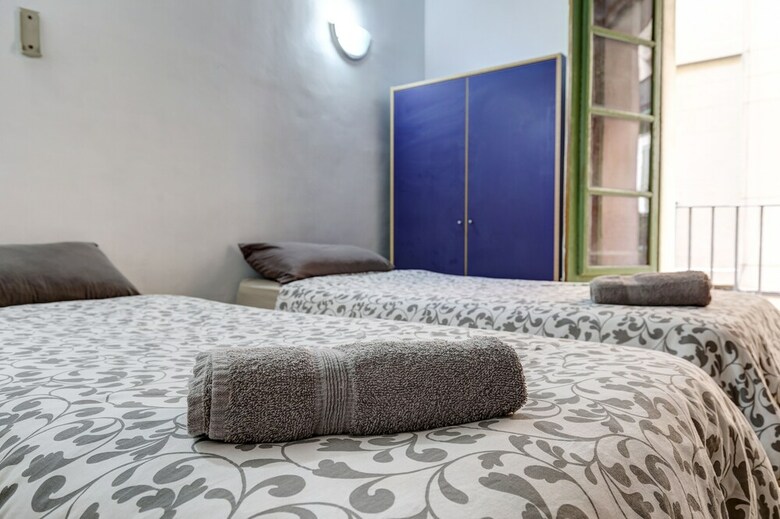 Apartamentos 9 Pax Las Ramblas, Montserrat (Barcelona)