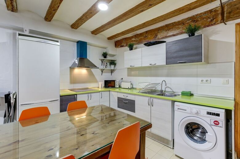 Apartamentos 9 Pax Las Ramblas, Montserrat (Barcelona)