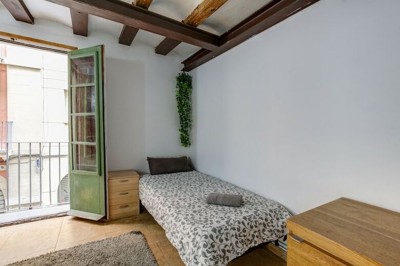 Apartamentos 9 Pax Las Ramblas, Montserrat (Barcelona)