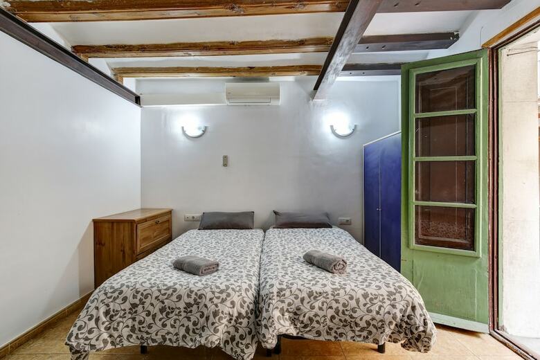 Apartamentos 9 Pax Las Ramblas, Montserrat (Barcelona)