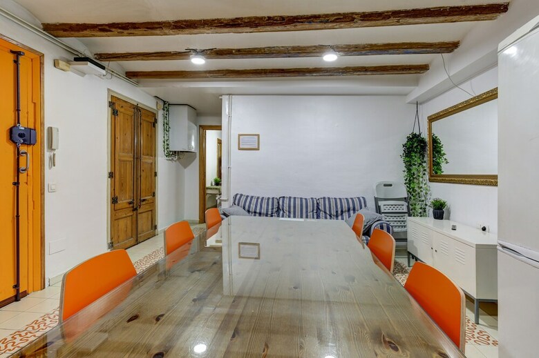 Apartamentos 9 Pax Las Ramblas, Montserrat (Barcelona)