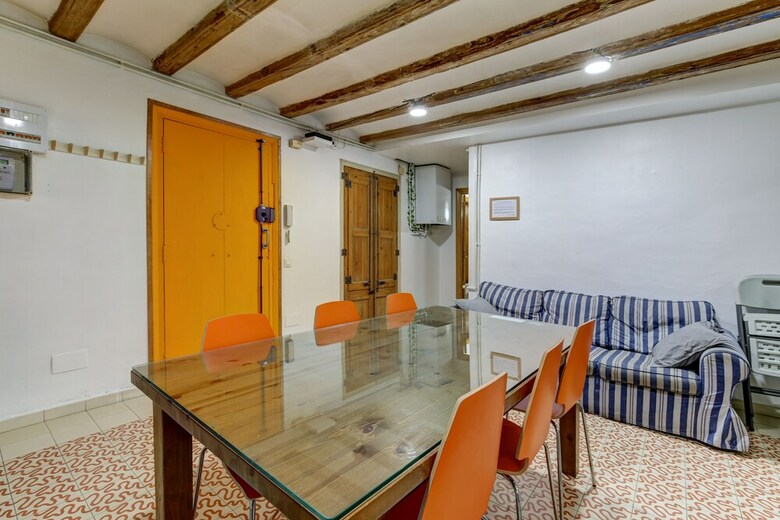 Apartamentos 9 Pax Las Ramblas, Montserrat (Barcelona)