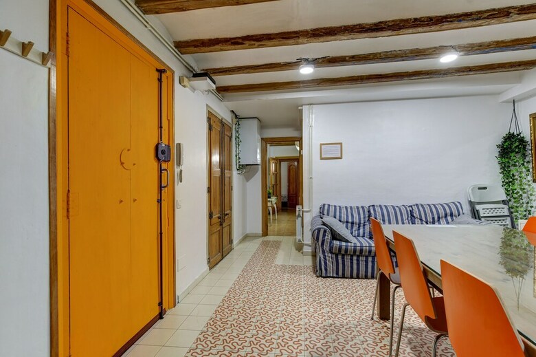 Apartamentos 9 Pax Las Ramblas, Montserrat (Barcelona)