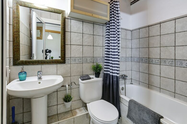 Apartamentos 9 Pax Las Ramblas, Montserrat (Barcelona)