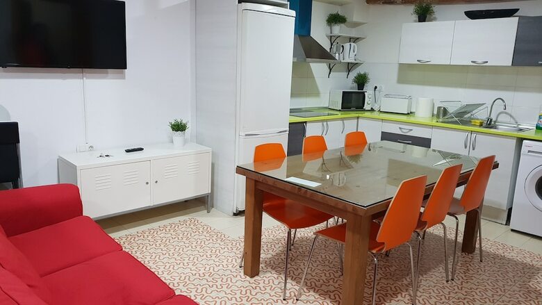 Apartamentos 9 Pax Las Ramblas, Montserrat (Barcelona)