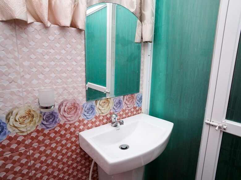 Hotel Oyo 489 Shirantha Rest