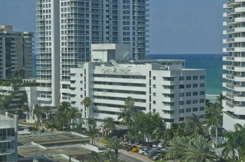 Beautiful & Spacious Studio Right On The Beach On Millionaire?s Row!