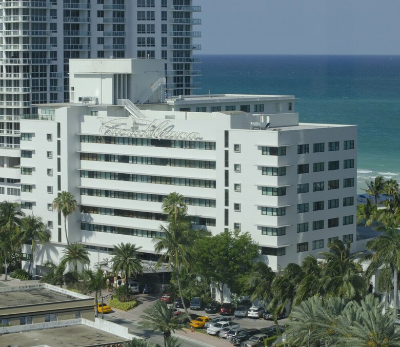 Hotel Renovated Ocean View Studio Sleeps 4 , On The Beach