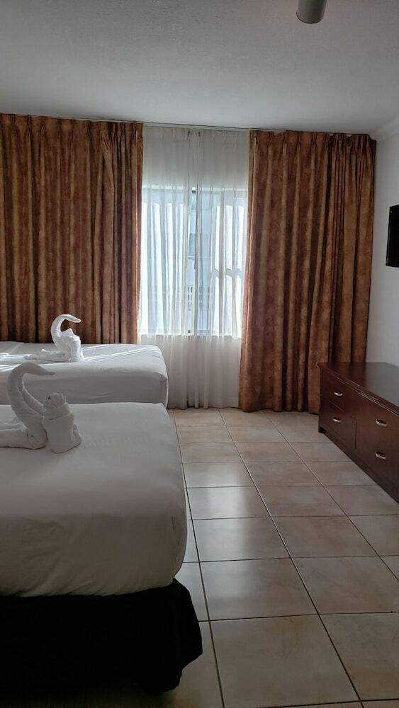 Hotel Renovated Ocean View Studio Sleeps 4 , On The Beach