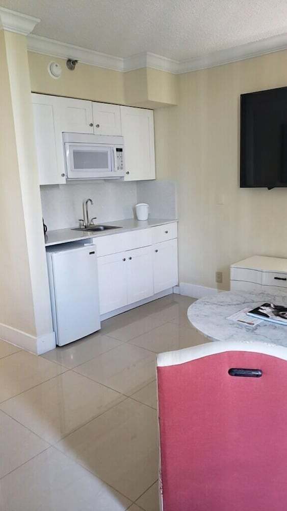 Newly Renovated Condo With Private Balcony  Ocean Views