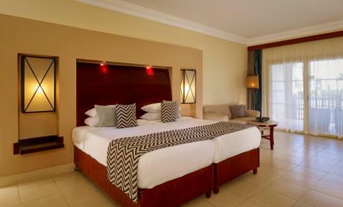 Hotel Coral Sea Holiday Village