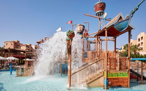 Hotel Coral Sea Holiday Village
