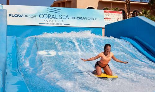 Hotel Coral Sea Holiday Village