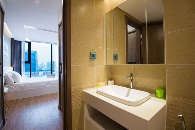 Leo House Vinhomes Metropolis Apartment