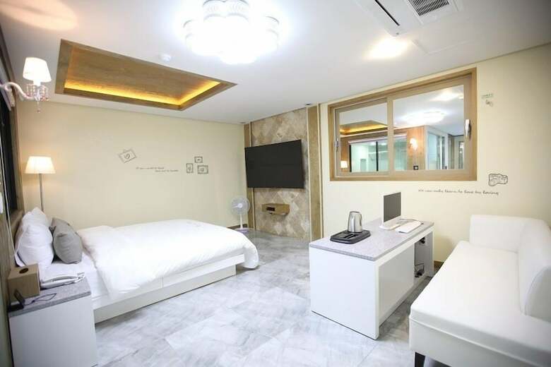 Cheonan Time Hotel