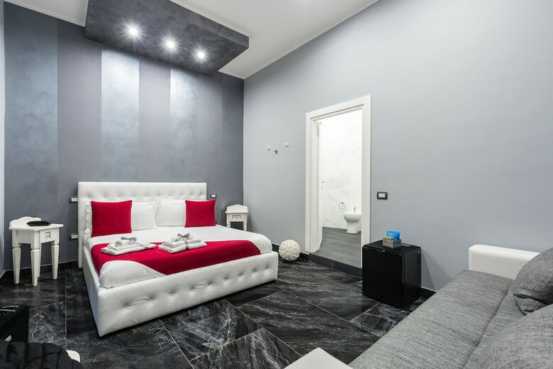 Hotel Bella Napoli Suites