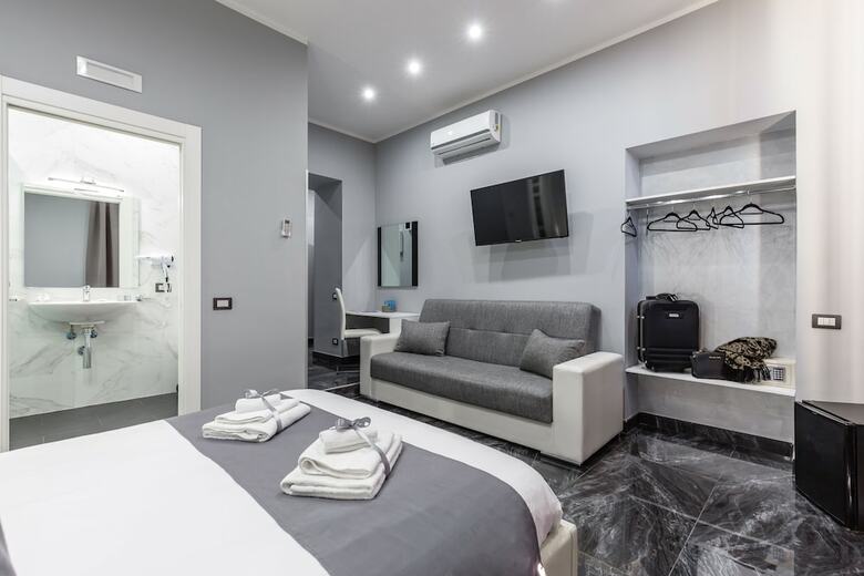 Hotel Bella Napoli Suites