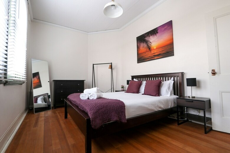 Discover The Rocks - Heritage House