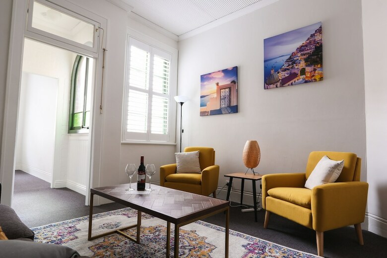 Discover The Rocks - Heritage House